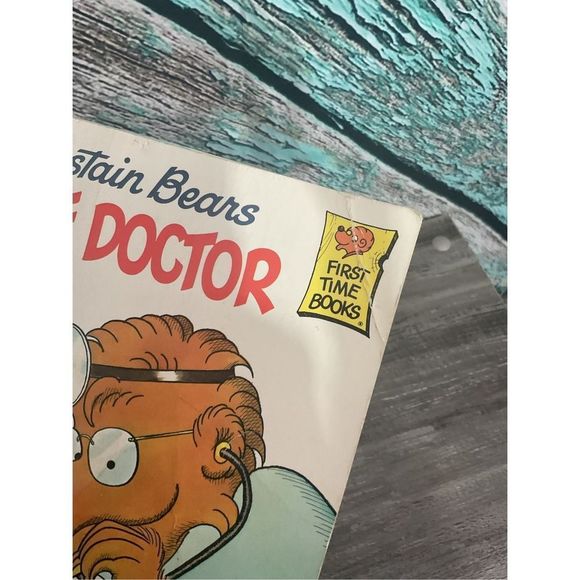 1981 The Berenstain Bears Go to The Doctor By Stan & Jan Berenstain 🌿🍒 - Picture 4 of 10